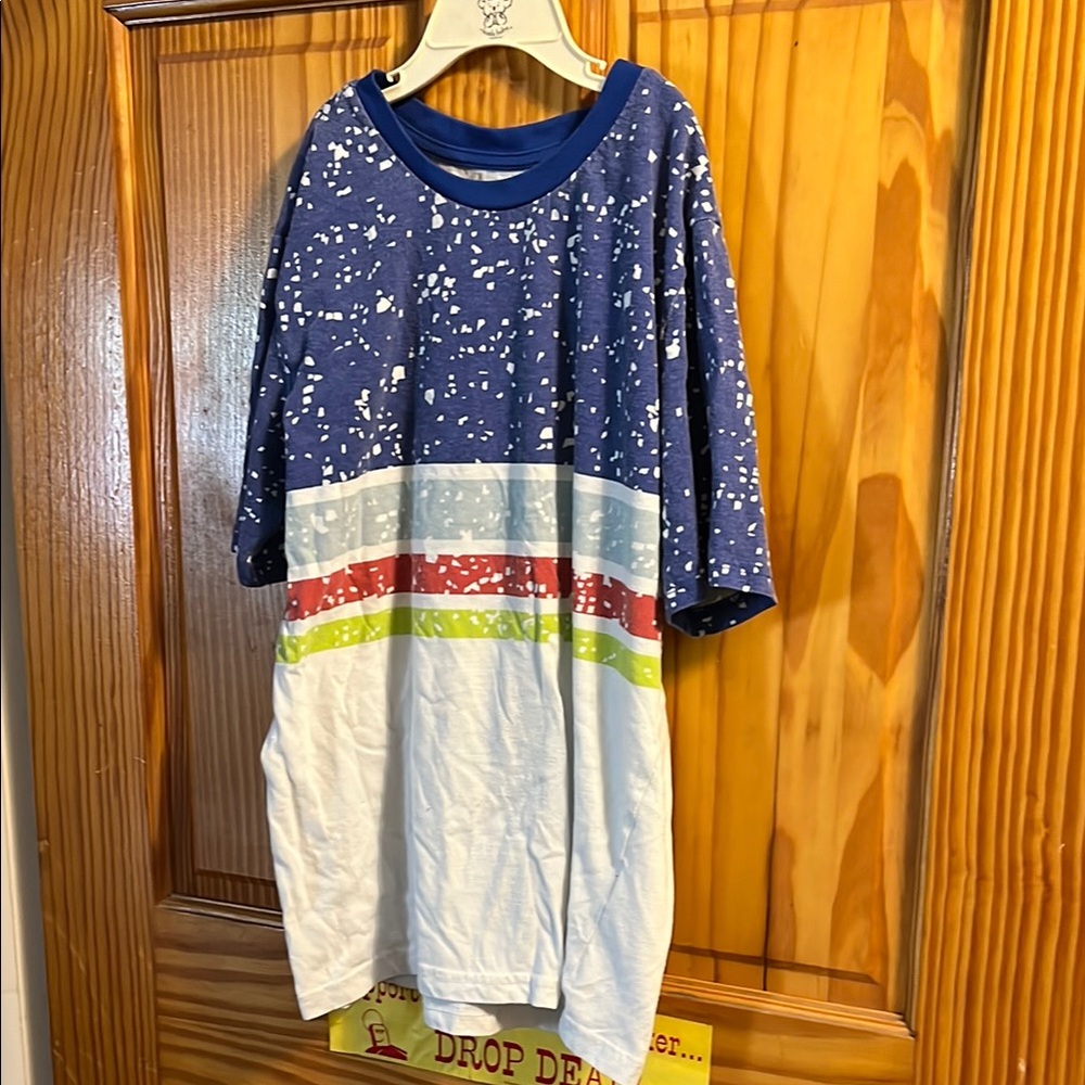 Boys Blue and White Short Sleeve Tee with Artistic Splatter Size L (14/16)